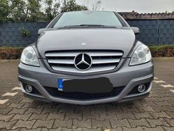 Grau Gebraucht 2010 Mercedes B180 Van / Kleinbus | 4.750 € (Fairer Preis)