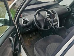 Weiß Gebraucht 2009 Citroën Xsara Picasso Van / Kleinbus | 2.000 € (Fairer Preis)