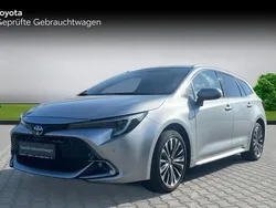 Shimmering silver me Gebraucht 2024 Toyota Corolla Team Kombi | 26.790 € (Fairer Preis)