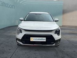 Weiß Gebraucht 2022 Kia Niro Spirit SUV | 29.198 € (Fairer Preis)