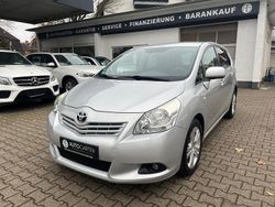 Silber Gebraucht 2009 Toyota Verso Executive Van / Kleinbus | 9.550 € (Teuer)