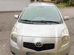 Grau Gebraucht 2006 Toyota Yaris Kleinwagen | 2.200 €