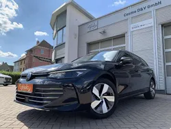 Grenadillschwarz metallic (metallic) Gebraucht 2024 VW Passat Business Kombi | 32.939 € (Fairer Preis)