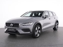 Vapour grey / metallic Gebraucht 2023 Volvo V60 CC Plus Kombi | 33.680 € (Superpreis)