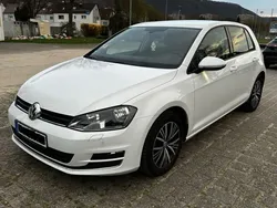 Weiß Gebraucht 2016 VW Golf VII Allstar Limousine | 15.500 € (Fairer Preis)