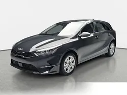 Grau Neu 2024 Kia Ceed Limousine | 27.949 € (Teuer)