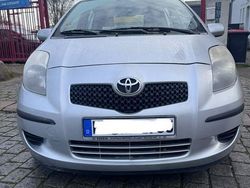 Silber Gebraucht 2006 Toyota Yaris Cool Limousine | 2.990 € (Fairer Preis)