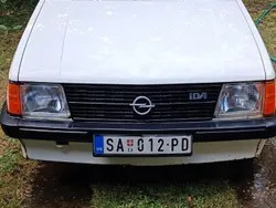 Weiß Gebraucht 1982 Opel Kadett Limousine | 2.990 €