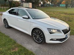 Weiß Gebraucht 2016 Skoda Superb LAURIN & KLEMENT Limousine | 17.100 € (Teuer)