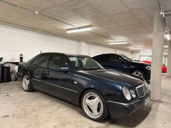 Violett Gebraucht 1996 Mercedes E420 Avantgarde Limousine | 19.900 €