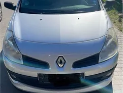 Silber Gebraucht 2008 Renault Clio II Kleinwagen | 600 €