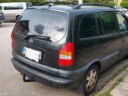 Schwarz Gebraucht 2000 Opel Zafira Van / Kleinbus | 1.300 € (Guter Preis)
