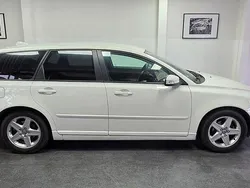 Weiß Gebraucht 2009 Volvo V50 Momentum Kombi | 1.990 € (Guter Preis)