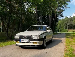 Weiß Gebraucht 1986 Alfa Romeo 75 Limousine | 3.900 €