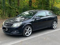 Schwarz Gebraucht 2005 Opel Astra GTC Limousine | 2.500 € (Fairer Preis)