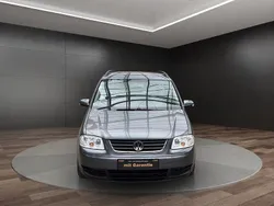 Grau Gebraucht 2006 VW Touran Trendline Van / Kleinbus | 4.499 € (Teuer)