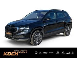 Schwarz (schwarzmagic perleffekt) Neu 2025 Skoda Karoq Drive SUV | 35.980 € (Fairer Preis)