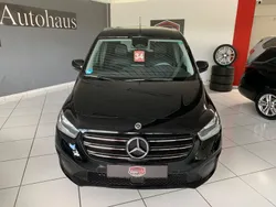 Schwarz Gebraucht 2023 Mercedes 180 Limousine | 25.999 € (Guter Preis)