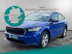 Blau Gebraucht 2023 Skoda Enyaq iV Loft SUV | 23.371 € (Guter Preis)