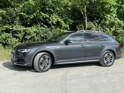 Grau Gebraucht 2019 Audi A4 Allroad Premium Kombi | 29.990 €
