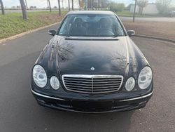 Schwarz Gebraucht 2002 Mercedes E320 Avantgarde Limousine | 3.490 € (Superpreis)