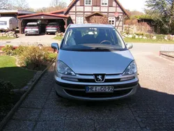 Silber Gebraucht 2003 Peugeot 807 Van / Kleinbus | 650 €