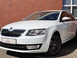 Weiß Gebraucht 2015 Skoda Octavia Ambition Kombi | 8.990 € (Fairer Preis)