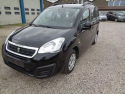 Schwarz Gebraucht 2016 Peugeot Partner Tepee Active Van / Kleinbus | 5.500 €
