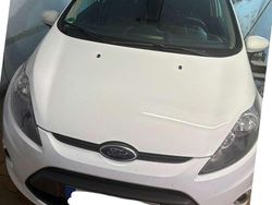 Weiß Gebraucht 2012 Ford Fiesta Champions Edition Kleinwagen | 5.000 € (Etwas zu teuer)