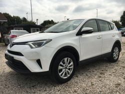 Weiß Gebraucht 2017 Toyota RAV4 Basis SUV | 15.999 € (Superpreis)