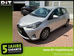 Silver metallic Gebraucht 2017 Toyota Yaris Hybrid Comfort Kleinwagen | 14.290 € (Fairer Preis)