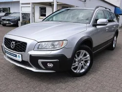 Bright silver metallic Gebraucht 2015 Volvo XC70 Momentum SUV | 14.990 € (Fairer Preis)