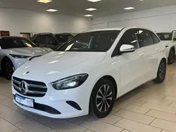 Weiß Gebraucht 2020 Mercedes B200 Style Van / Kleinbus | 18.900 € (Guter Preis)