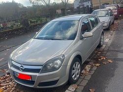 Grau Gebraucht 2006 Opel Astra Kleinwagen | 2.750 € (Fairer Preis)