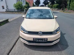 Gelb Gebraucht 2018 VW Touran Van / Kleinbus | 5.900 €