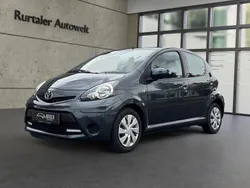 Grau Gebraucht 2014 Toyota Aygo Cool Kleinwagen | 5.999 € (Superpreis)