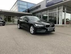 Black solid / solid (schwarz) Gebraucht 2019 Volvo V60 Momentum Kombi | 25.900 € (Fairer Preis)