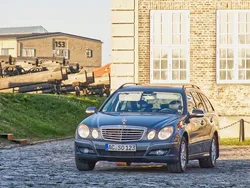 Grau Gebraucht 2006 Mercedes E280 Avantgarde Limousine | 5.000 €