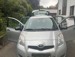 Grau Gebraucht 2010 Toyota Yaris Kleinwagen | 6.000 €