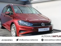 Rot Gebraucht 2018 VW Golf Sportsvan Comfortline Van / Kleinbus | 15.950 € (Guter Preis)