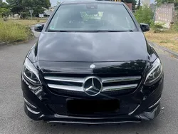 Schwarz Gebraucht 2015 Mercedes B180 Van / Kleinbus | 9.500 €