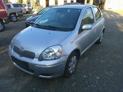Silber Gebraucht 2003 Toyota Yaris Sol Limousine | 1.999 € (Fairer Preis)
