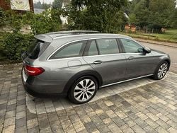 Grau Gebraucht 2017 Mercedes 220 Kombi | 23.750 € (Fairer Preis)