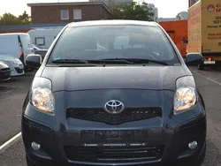 Grau Gebraucht 2010 Toyota Yaris Limousine | 3.770 € (Fairer Preis)