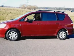 Rot Gebraucht 2005 Toyota Avensis Verso Van / Kleinbus | 4.800 €