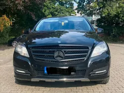 Schwarz Gebraucht 2013 Mercedes R350 AMG Van / Kleinbus | 13.900 € (Fairer Preis)