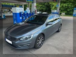 Grau Gebraucht 2016 Volvo V60 Summum Kombi | 10.500 €