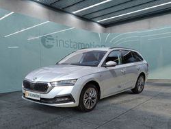 Silber Gebraucht 2023 Skoda Octavia Tour Kombi | 29.190 € (Etwas zu teuer)