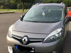 Grau Gebraucht 2015 Renault Mégane GrandTour Kombi | 6.000 €
