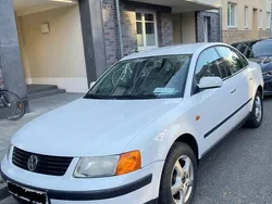 Weiß Gebraucht 1997 VW Passat Limousine | 2.999 €
